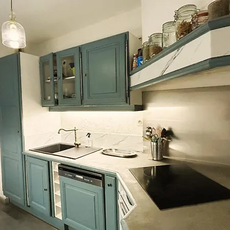 Appartement With Garden In *